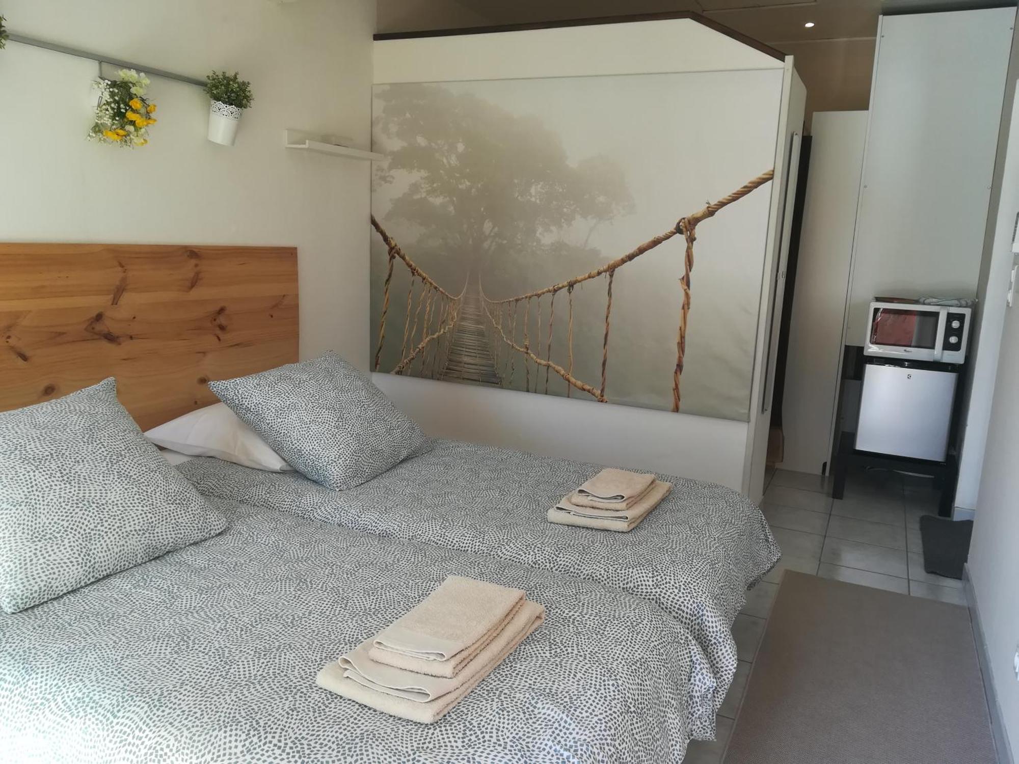 Saint-André-de-CubzacLe Ti'Roussat住宿加早餐旅馆 外观 照片